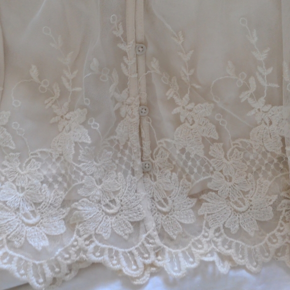 Lace dress - Picture 4 of 5